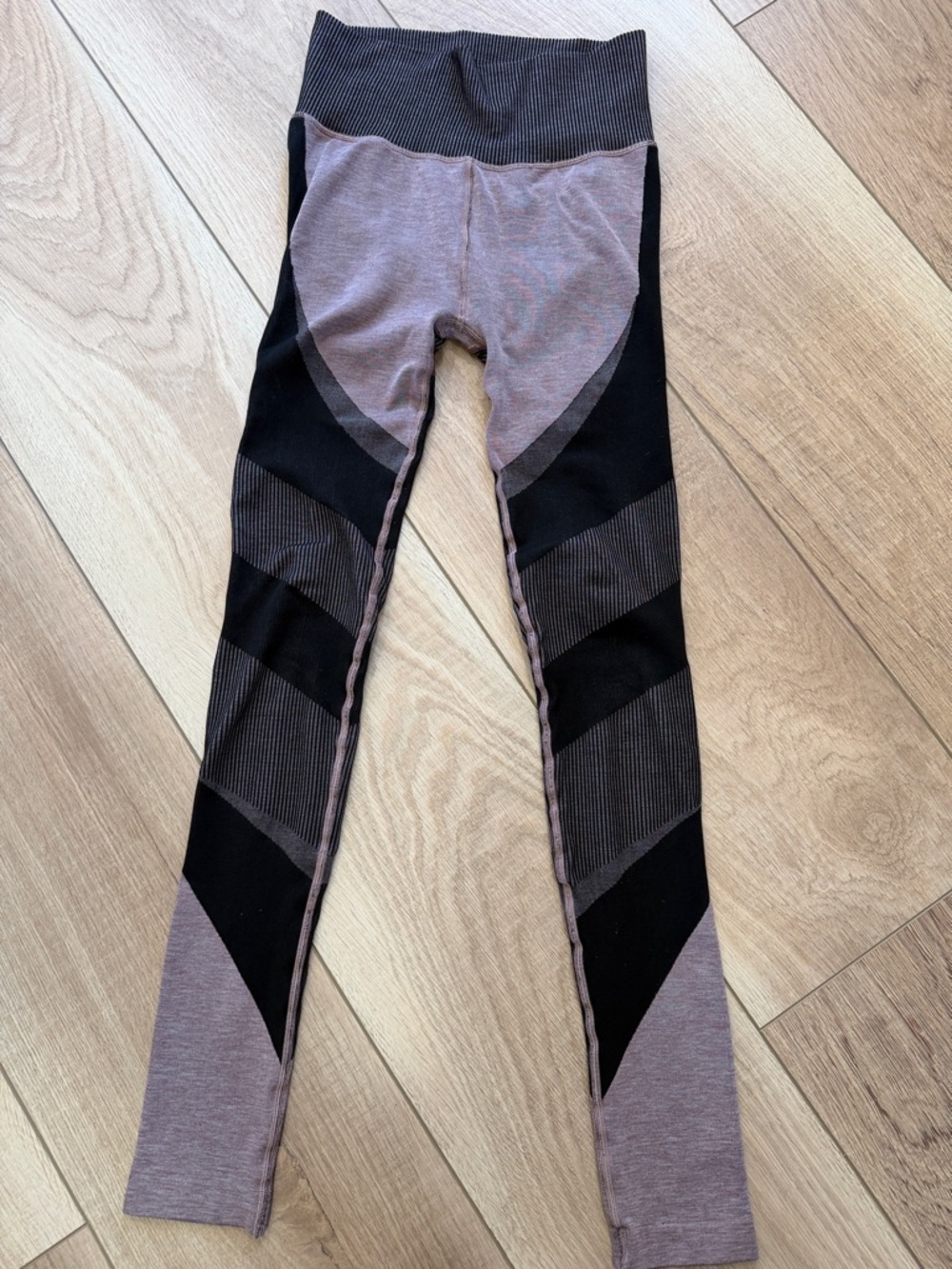 ALO Yoga Black and Light pink Striped Active Waistband